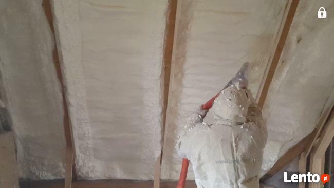 Ocieplenia poddaszy pianką piana poliuretanowa pur fundament