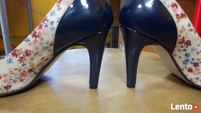 Szewc Naprawa Obuwia Dorabianie Kluczy Zamieniecka 90 lok111