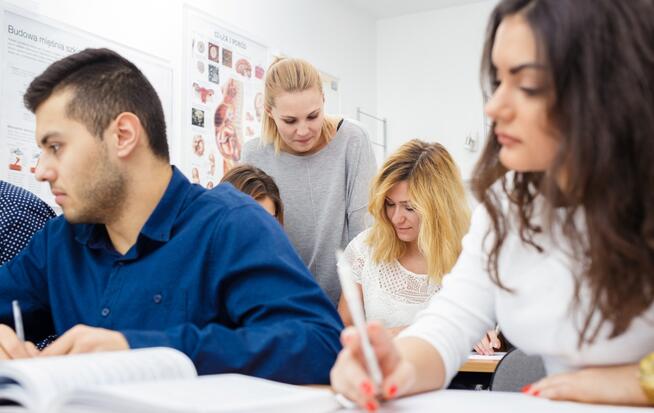 Kurs maturalny: matematyka, biologia, fizyka chemii.