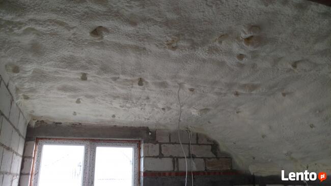 Docieplanie ocieplenie poddasza pianką PUR
