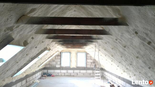 Docieplanie ocieplenie poddasza pianką PUR