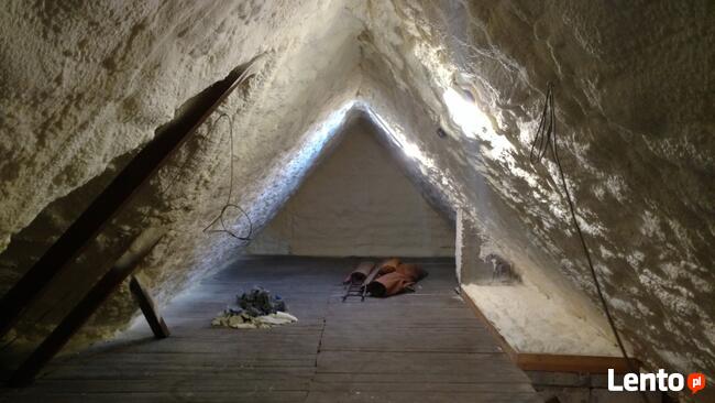 Docieplanie ocieplenie poddasza pianką PUR