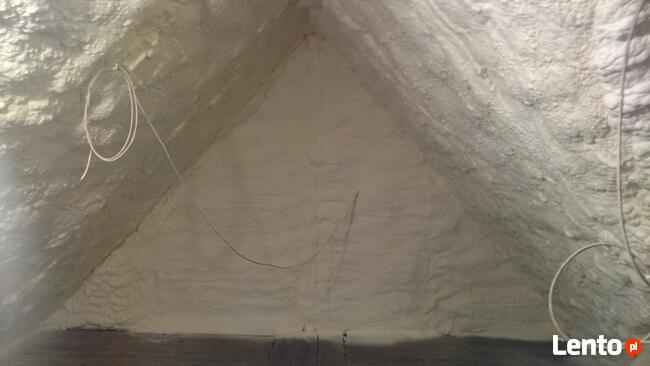 Docieplanie ocieplenie poddasza pianką PUR