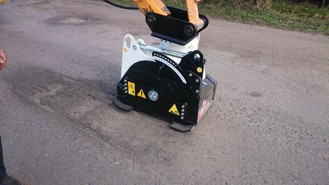 Profesjonalna frezarka do asfaltu Simex do koparko-ładowarki