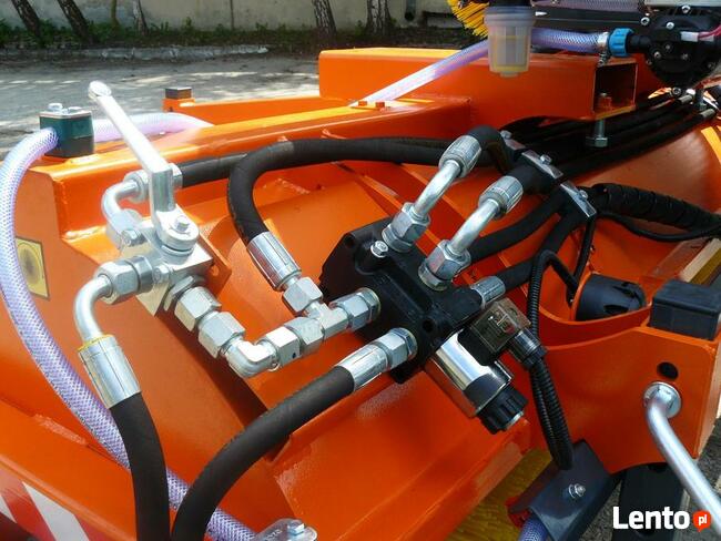 Zamiatarka komunalna ZML 200 z systemem zraszania