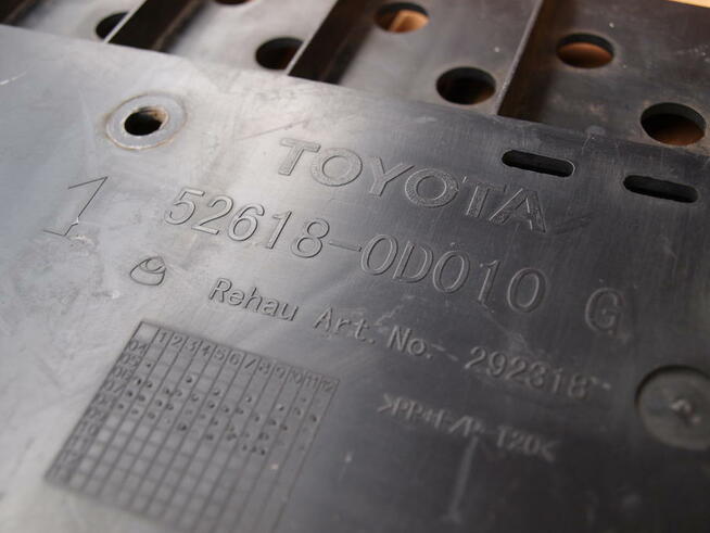 Toyota Yaris osłona płyta pod zderzak przedni 2005 - 2011r