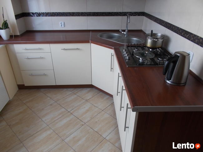 Wykonuję meble kuchenne szafy na wymiar z drzwiami przesuwny