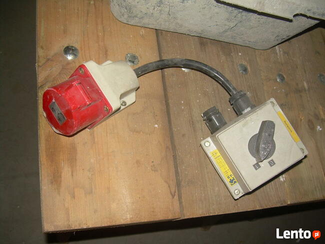 GNIAZDKA DO PRĄDU POD LICZNIKI