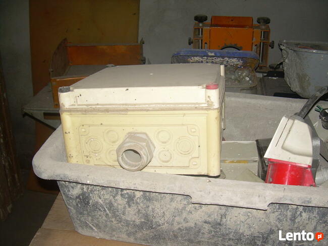 GNIAZDKA DO PRĄDU POD LICZNIKI