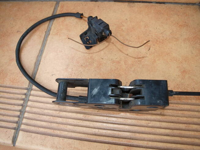 VW Golf 5 Touran zamek maski 2003 - 2010r