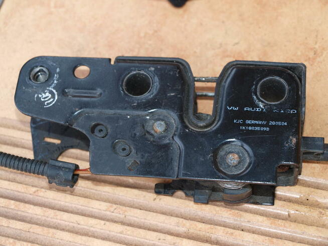 VW Golf 5 Touran zamek maski 2003 - 2010r