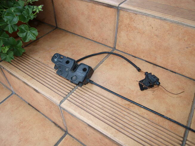 VW Golf 5 Touran zamek maski 2003 - 2010r