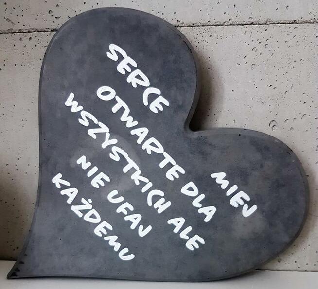 Beton architektoniczny -nadruki na betonie architektonicznym