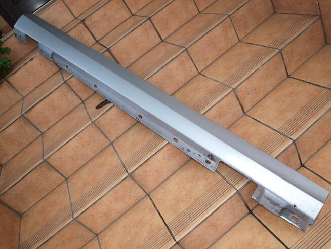 Mercedes C klasa W204 listwa progowa prawa  2007 - 2014r