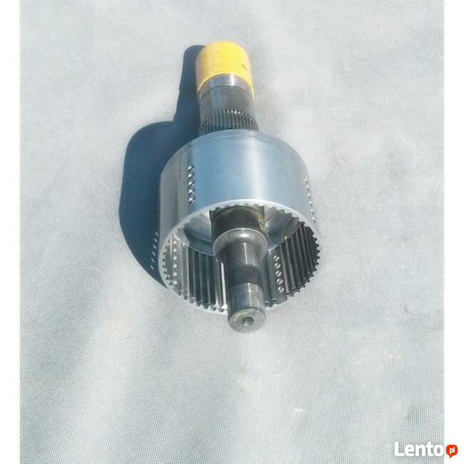 Wał do skrzyni biegów CNH 85823851 Case 305729A1