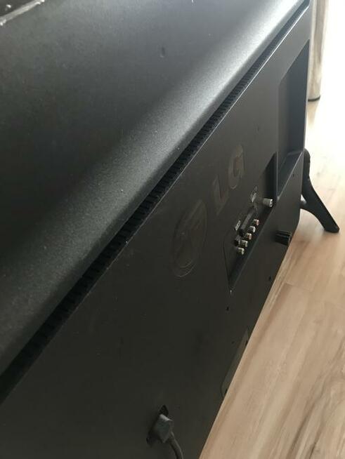 SPRZEDAM TELEWIZOR LG (NIE SPAWNA MATRYCA, CENA DO NEGOCJACI)