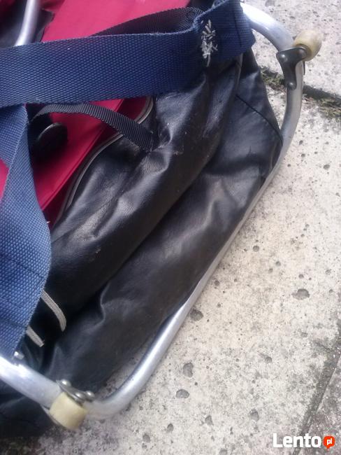 Plecak górski wielokomorowy ze stelażem na kółkach, 50 zł.