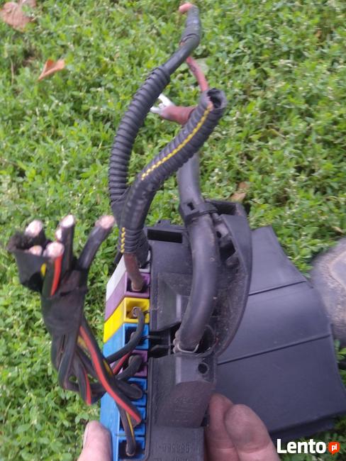 Bezpieczniki ze skrzynką duże z pod maski OPEL ASTRA G