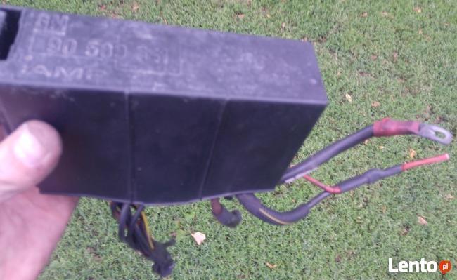 Bezpieczniki ze skrzynką duże z pod maski OPEL ASTRA G