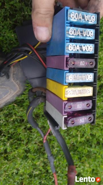 Bezpieczniki ze skrzynką duże z pod maski OPEL ASTRA G