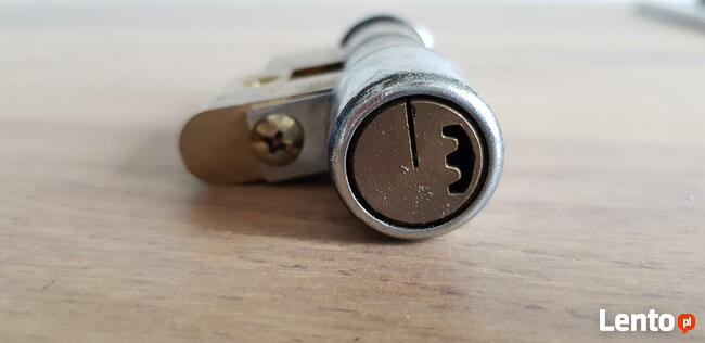 Praktycznie nowa wkladka do drzwi wraz z kluczami