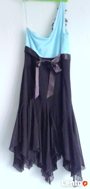 Tiulowa sukienka na jedno ramię