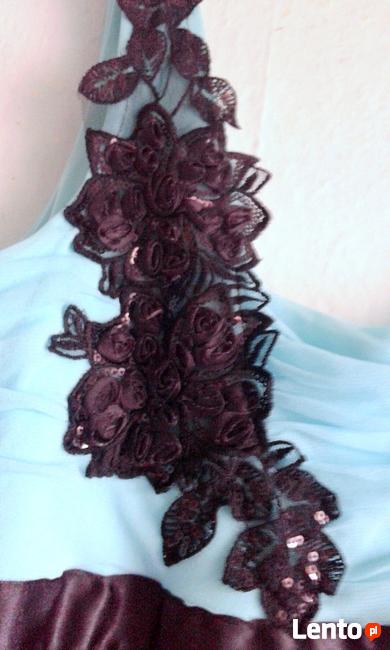 Tiulowa sukienka na jedno ramię