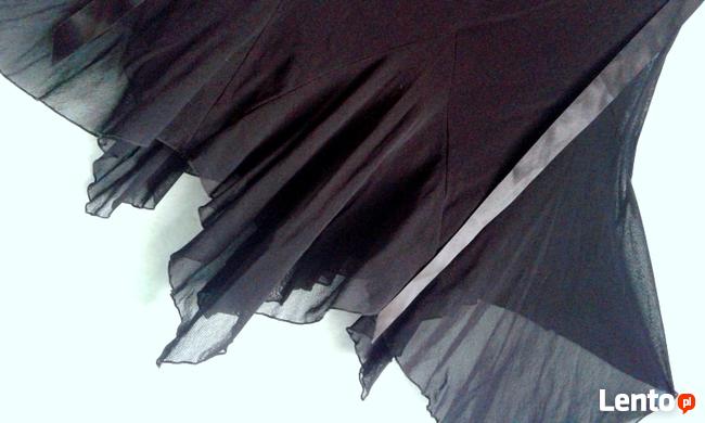 Tiulowa sukienka na jedno ramię