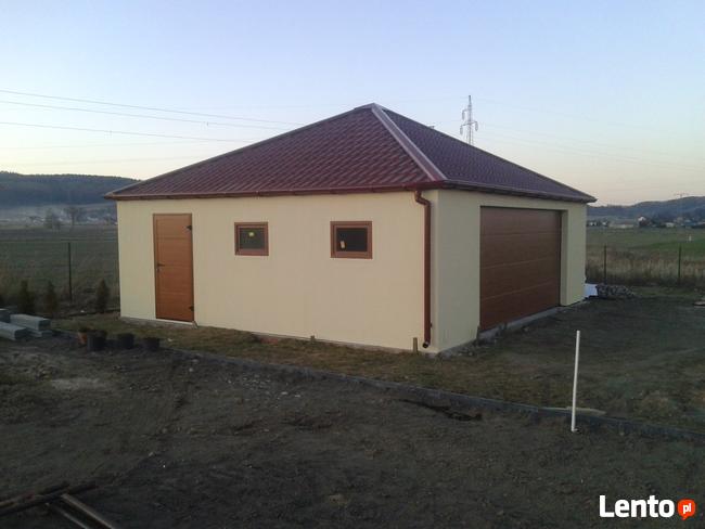 Garaż czterospadowy - blaszany - tynkowany