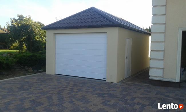 Garaż czterospadowy - blaszany - tynkowany