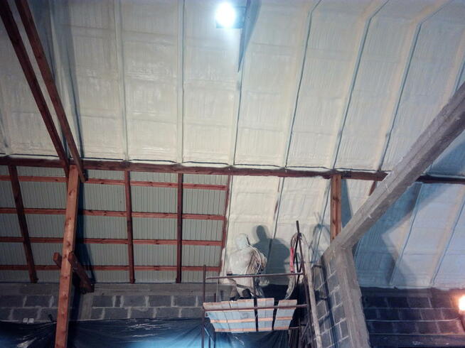 ocieplanie pianą poliuretanową, izolacje natryskowe