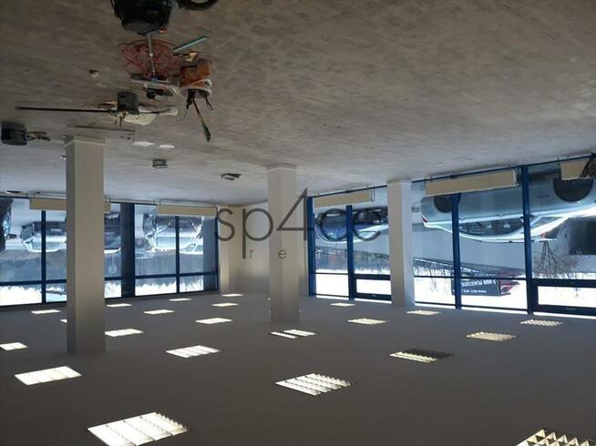 Samodzielny BUDYNEK z magazynem 1700 m2 - . Biura