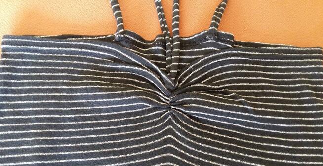 Czarny top w srebrne prążki.Roz.M