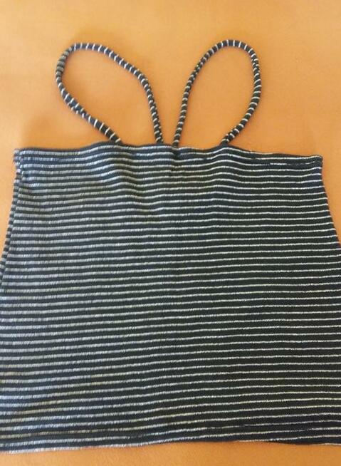 Czarny top w srebrne prążki.Roz.M