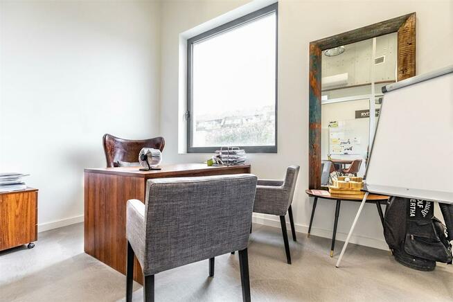 Lokal usługowy z najemcą