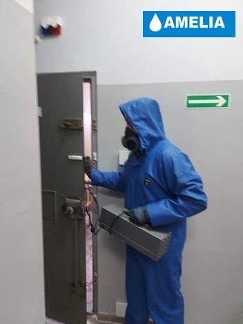 Dezynfekcja odkażanie ozonowanie z lampami UV-c zamgławianie