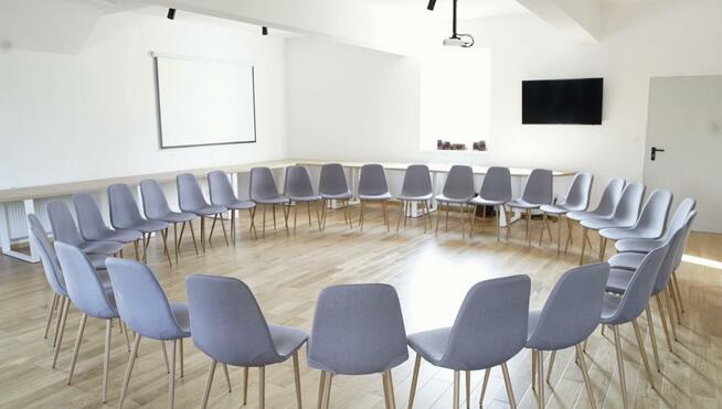 Fajna duża sala (70m2) do wynajęcia (z możliwością noclegu)