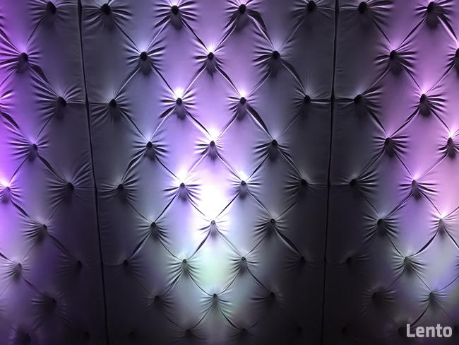 Pikowana biała ścianka za Parą Młodą, Glamour sprzedam