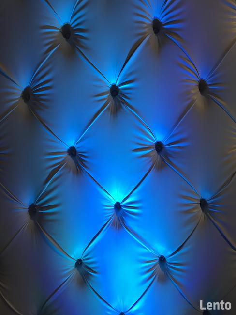 Pikowana biała ścianka za Parą Młodą, Glamour sprzedam