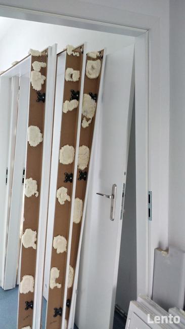 Ścianki z PCV z oknami i drzwi PCV 98