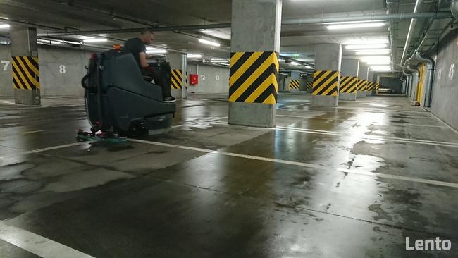 Wynajem maszyn do mycia posadzek