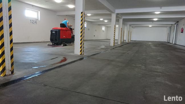 Wynajem maszyn do mycia posadzek