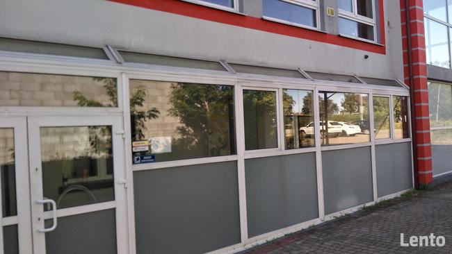 Ścianki z PCV z oknami i drzwi PCV 98