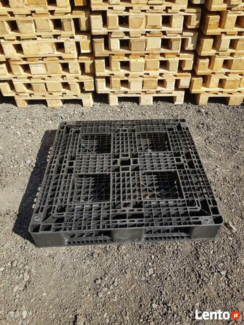 Palety plastikowe 110x110 cm