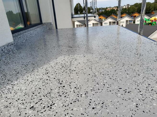 Posadzki żywiczne na balkony, tarasy, schody TROKENSTONE
