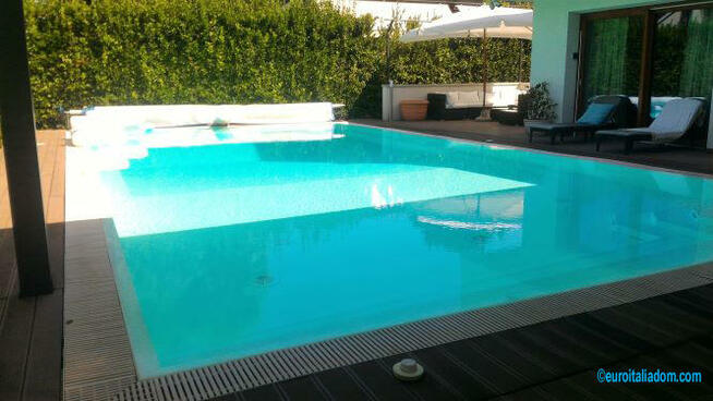 W środkowych Włoszech, w pobliżu miasta sztuki Piza nowoczes