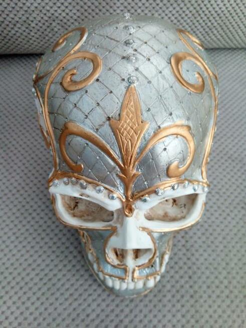 Ogromna królewska czaszka złoto srebro przepych