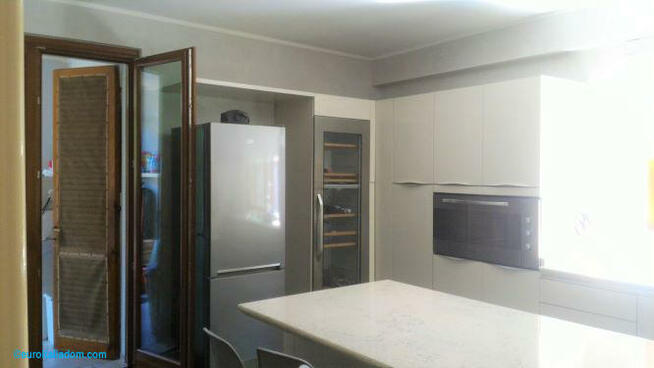 W środkowych Włoszech, w pobliżu miasta sztuki Piza nowoczes