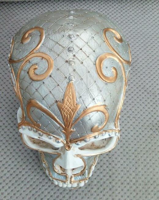 Ogromna królewska czaszka złoto srebro przepych