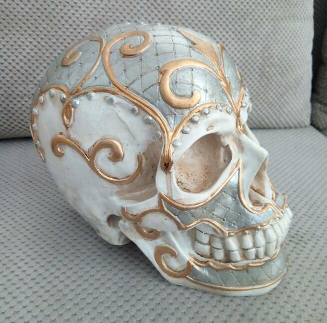 Ogromna królewska czaszka złoto srebro przepych